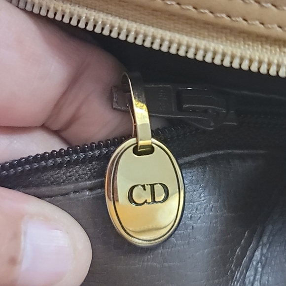 Dior Vintage Sleek Tan Leather Shoulder Bag - Picture 13 of 13